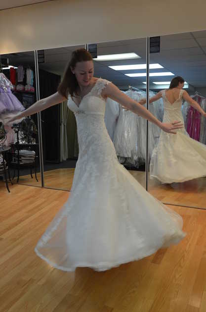911 call led to dispatcher lending Kent bride wedding dress after theft on day of ceremony  