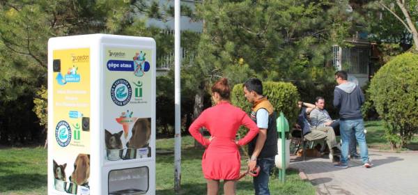 This Genius Machine Feeds Stray Dogs In Exchange For Recycled Bottles