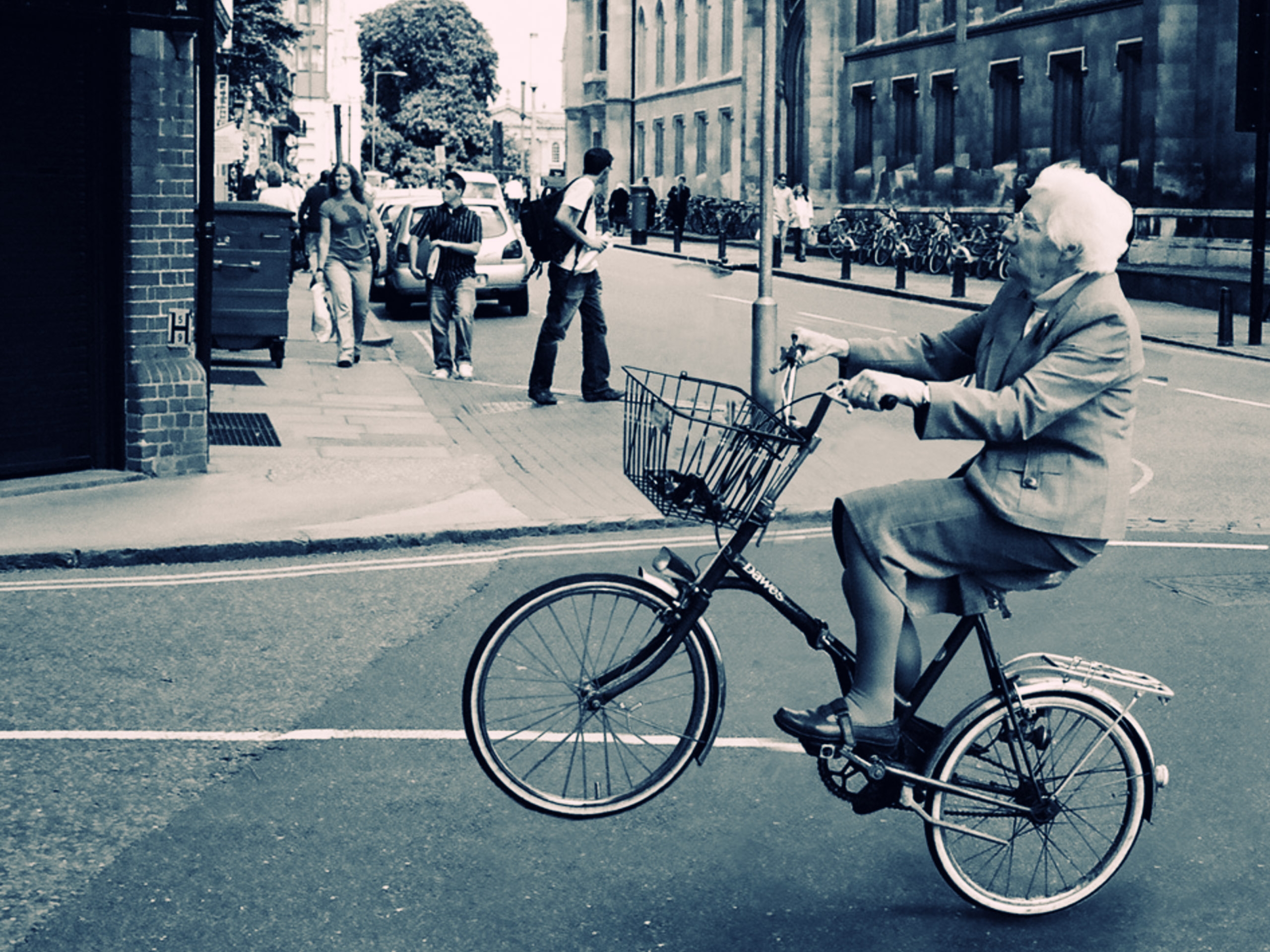 old-lady-bicycle-wallpaper-for-2560x1920-332-26.jpg